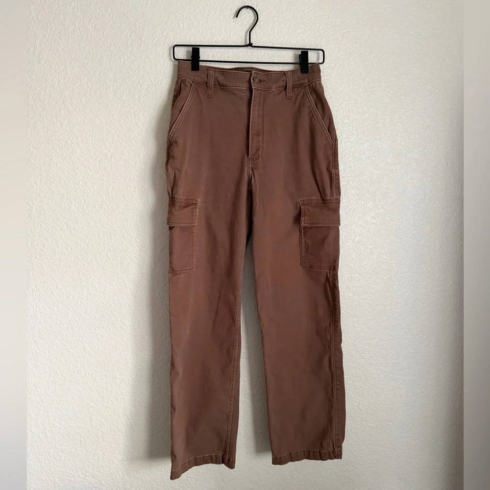Hollister Women’s Ultra High Rise Twill Cargo Dad Pants 2 Reg Brown